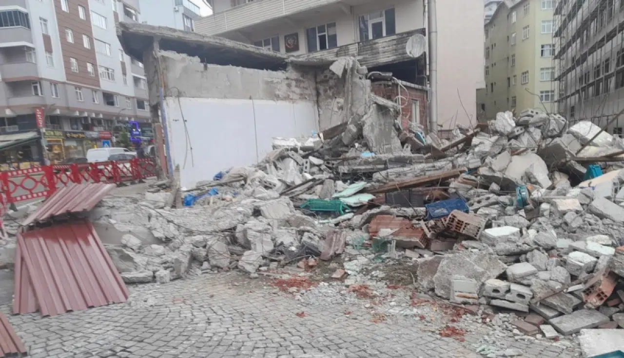 Rize Dosma Yağlıtaş’ta Yıkım Başladı, Trafik Rahatlayacak