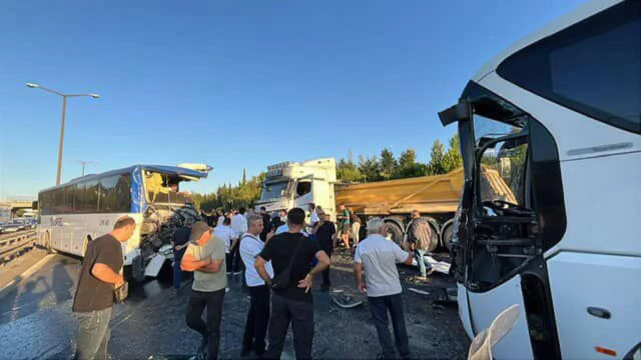 TEM Otoyolu'nda zincirleme kaza: Ölü ve yaralılar var, trafik durdu