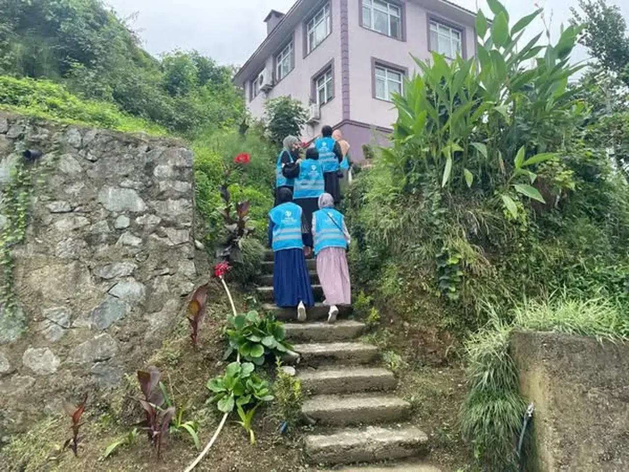 Rize Müftülüğü Stajyer Öğrencilerinden “Büyüklere Vefa” Projesine Katılım
