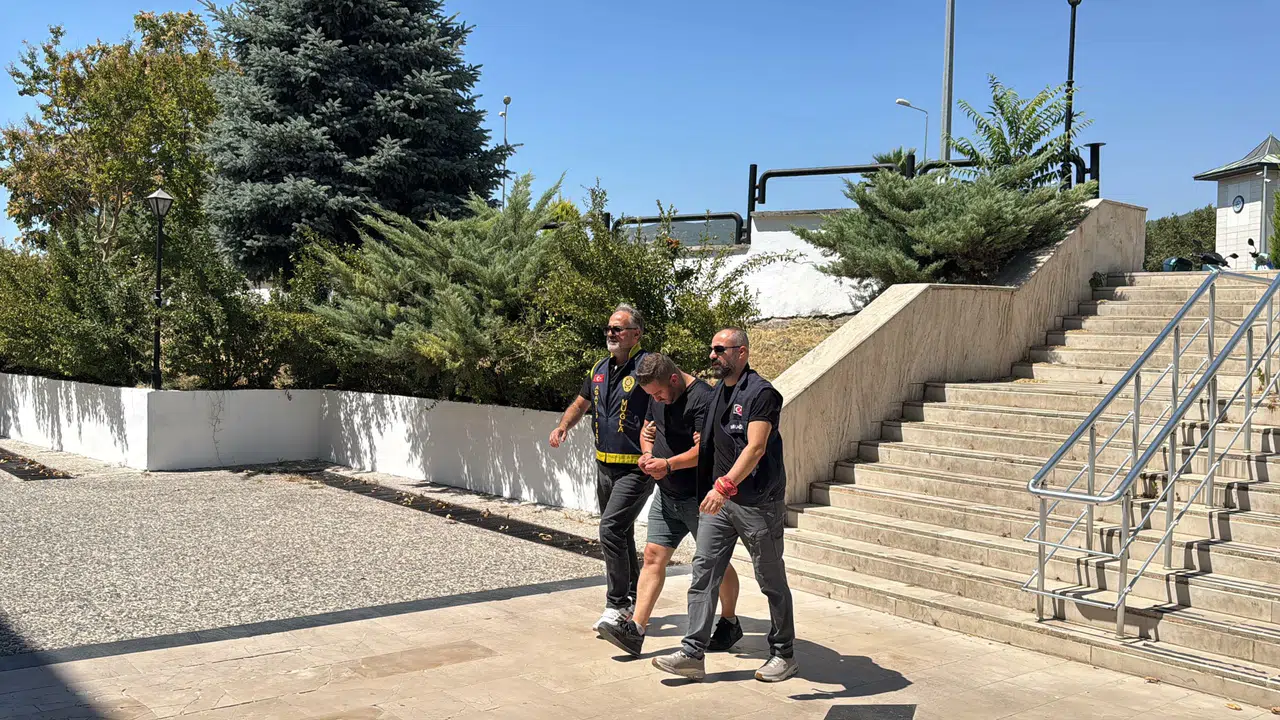 Evlilik İddiasıyla 2,5 Milyon Lira Dolandıran Kişi Yakalandı!