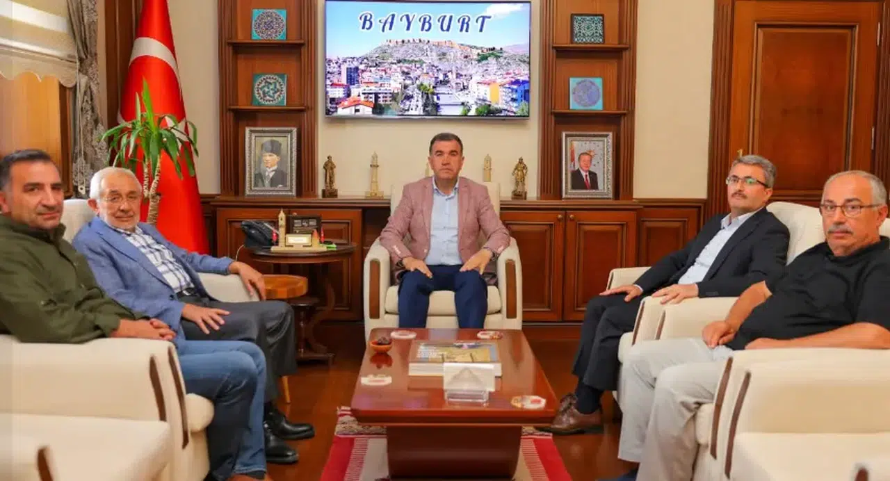 Bayburt Valisi Mustafa Eldivan, Misafirlerini Makamında Kabul Etti