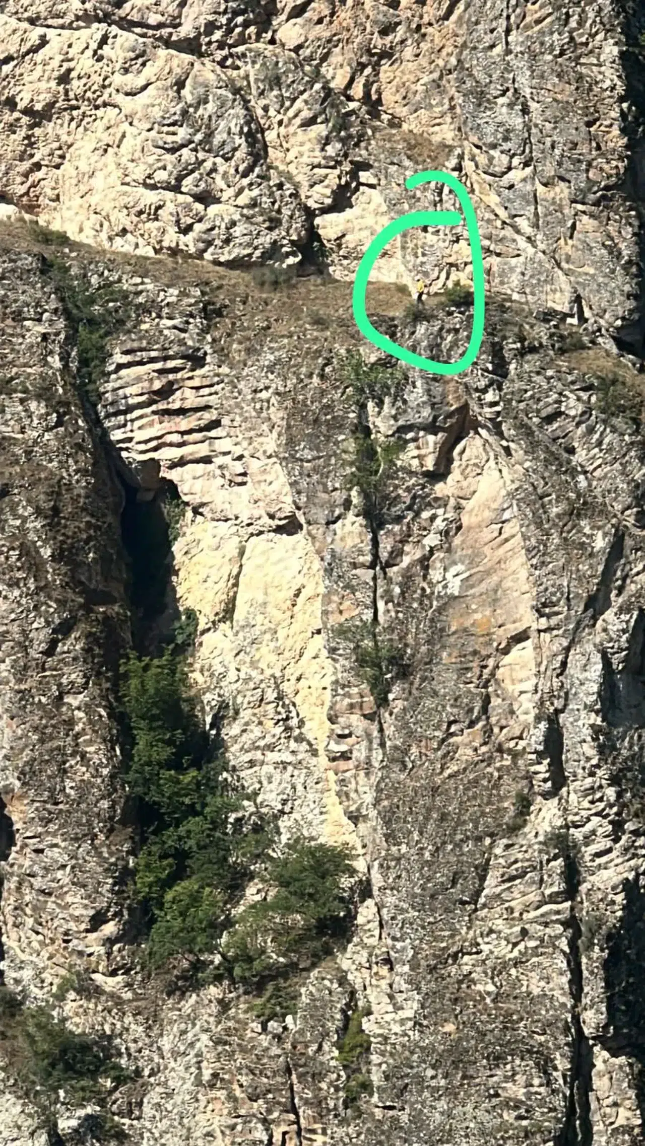 Artvin Seyitler Köyü Yolunda Trafik Güvenliği İçin Kayalar Bertaraf Ediliyor