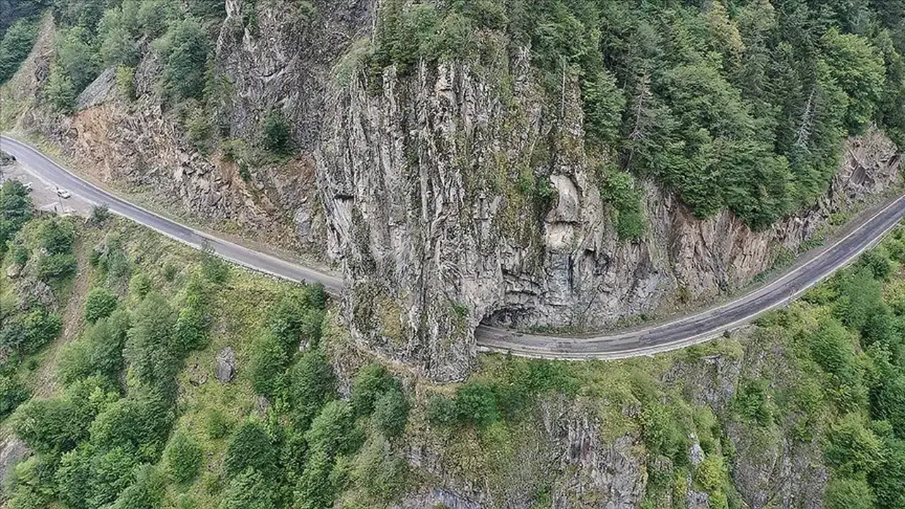 "Zamanın İzinde: 140 Yıllık Tünel, 'Gidemediğin Yer Senin Değildir' Sözüyle Hayata Tutunuyor"