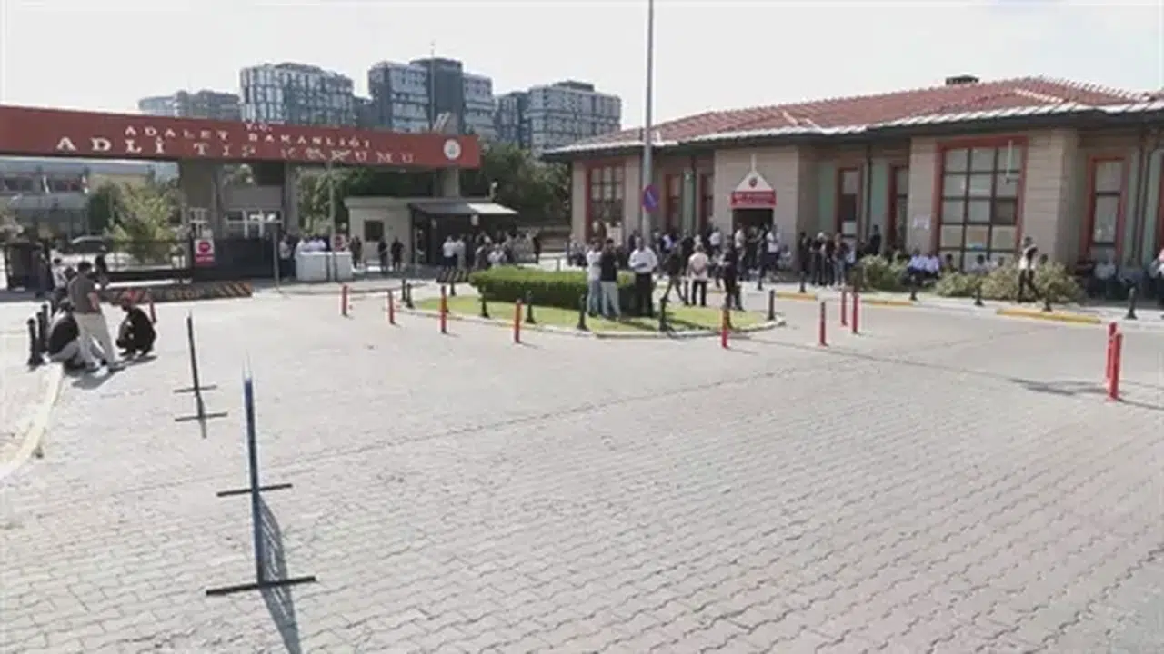 Eyüpsultan'da taksici Sefer Kaya silahlı saldırıda hayatını kaybetti, ailesi perişan oldu.