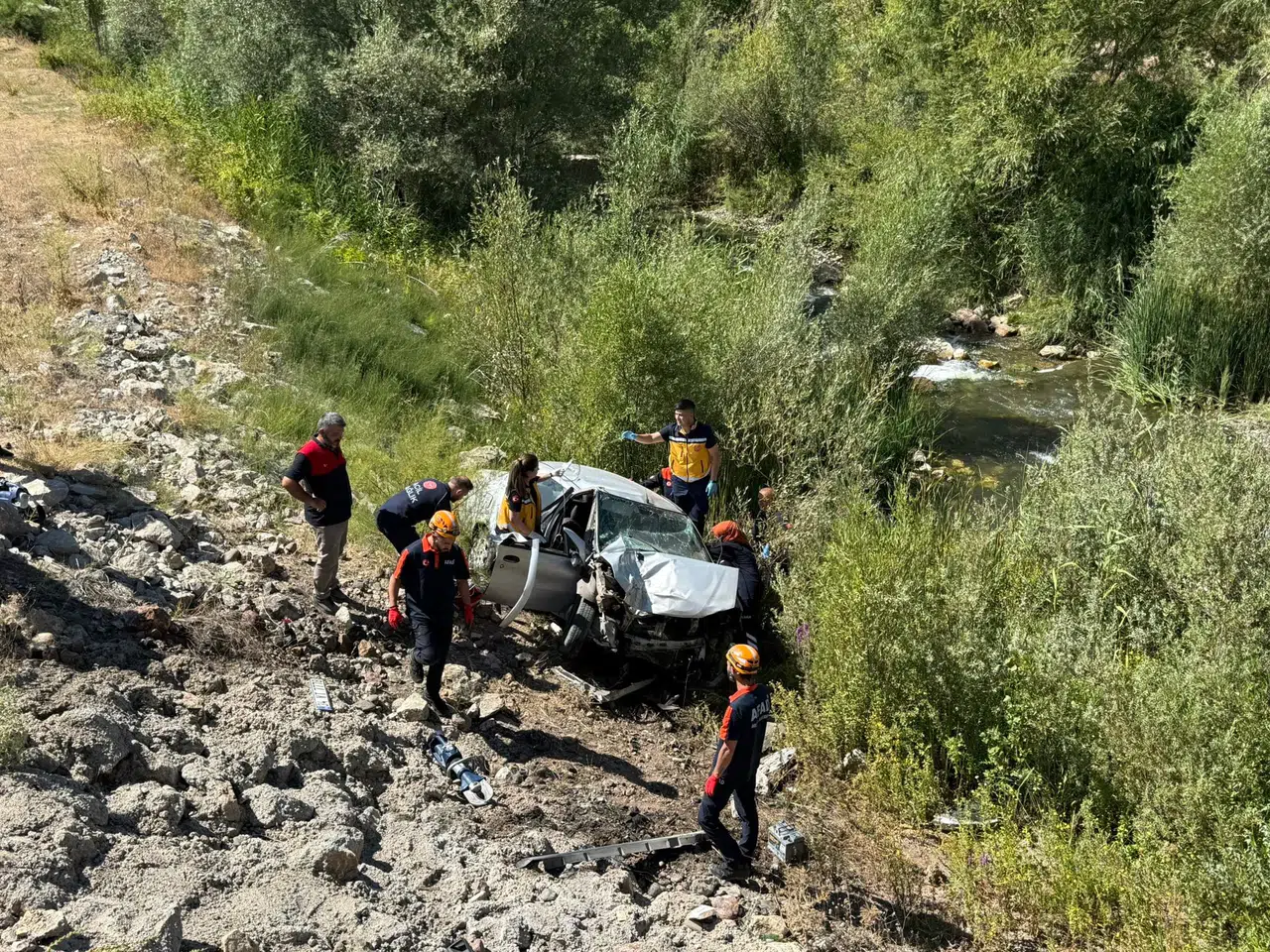 Sivas'ta Feci Kaza: Otomobil Dere Yatağına Düşerek İki Kişinin Hayatını Kaybetmesine Neden Oldu