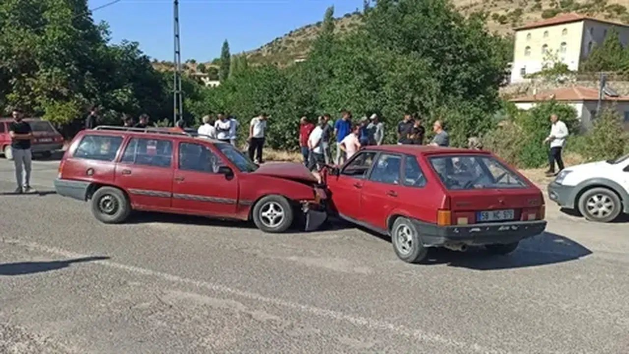 Yahyalı'da otomobil kazası: 2 yaralı, soruşturma başlatıldı