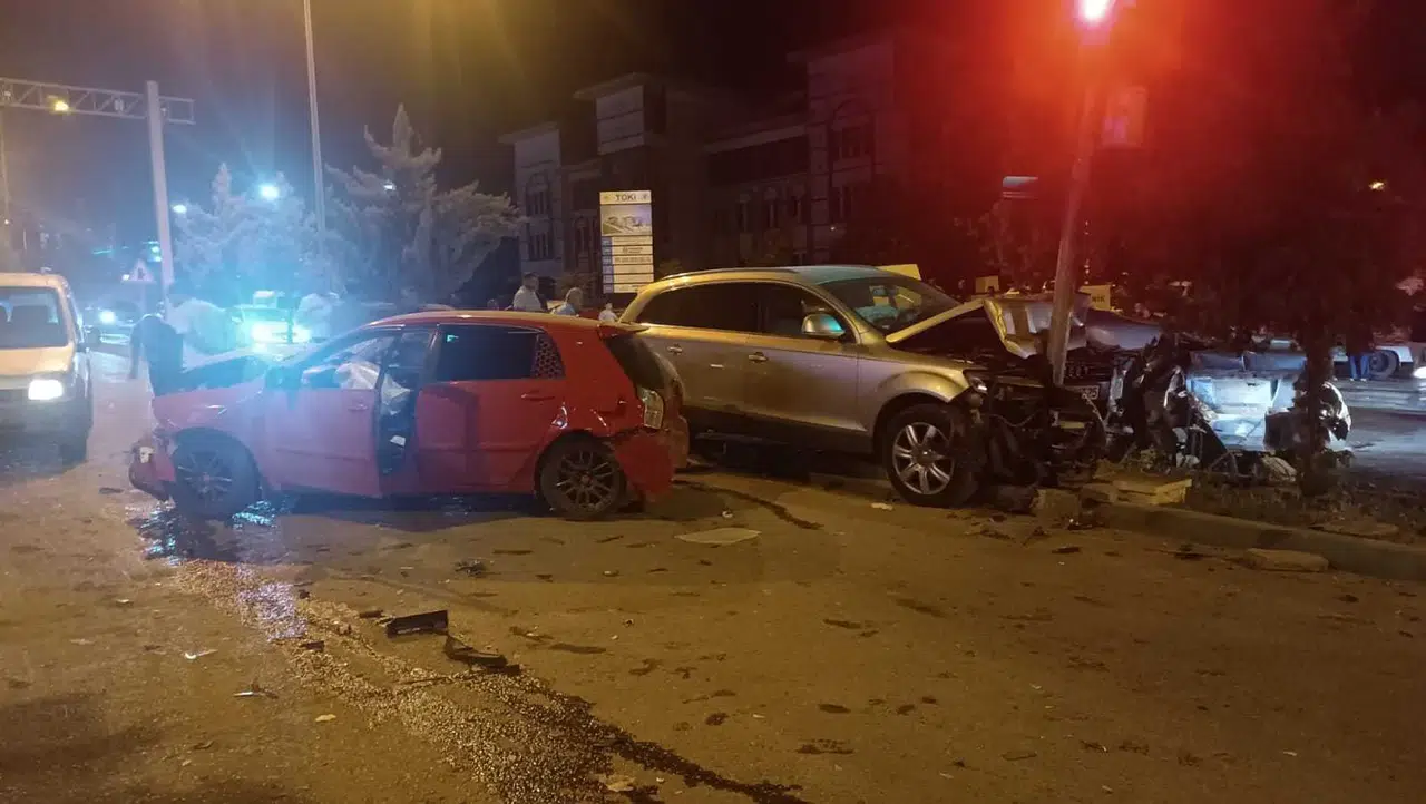 Malatya'da zincirleme trafik kazasında 7 kişi yaralandı, 1'inin durumu ağır!