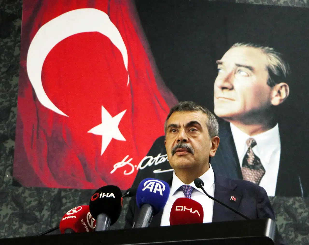 Bakan Tekin: 200 Milyon Ders Kitabı Öğrencilerin Hizmetinde!