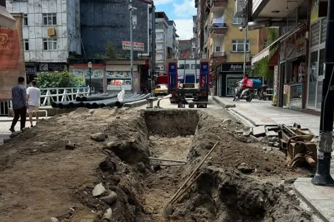 Ardeşen’de Cumhuriyet Caddesi 15 Gün Boyunca Araç Trafiğine Kapalı Olacak