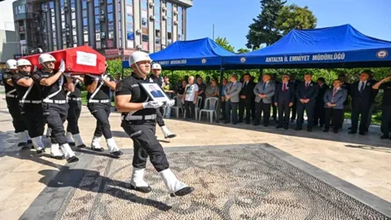 Antalya'da Emekli Vali Yardımcısı Cevdet Ekmekçi İçin Cenaze Töreni Düzenlendi