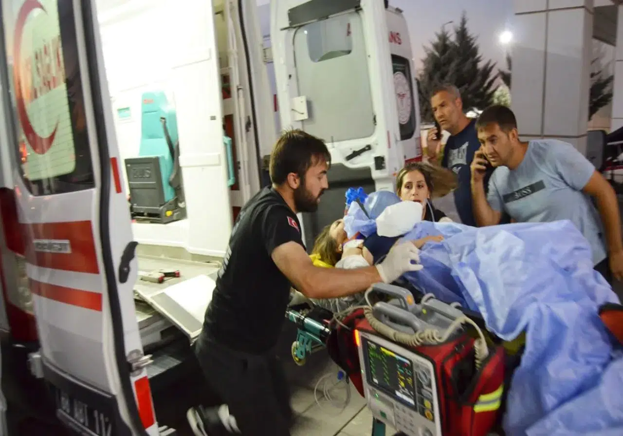 Kaza Kurbanı Babaanne Defnedildi, Torun Hayatta Kalma Savaşı Veriyor