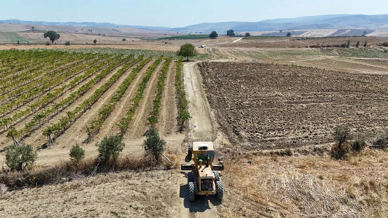 Tarsus Belediyesi’nden Çiftçilere Tarımsal Destek: Kırsal Yollar Yenileniyor