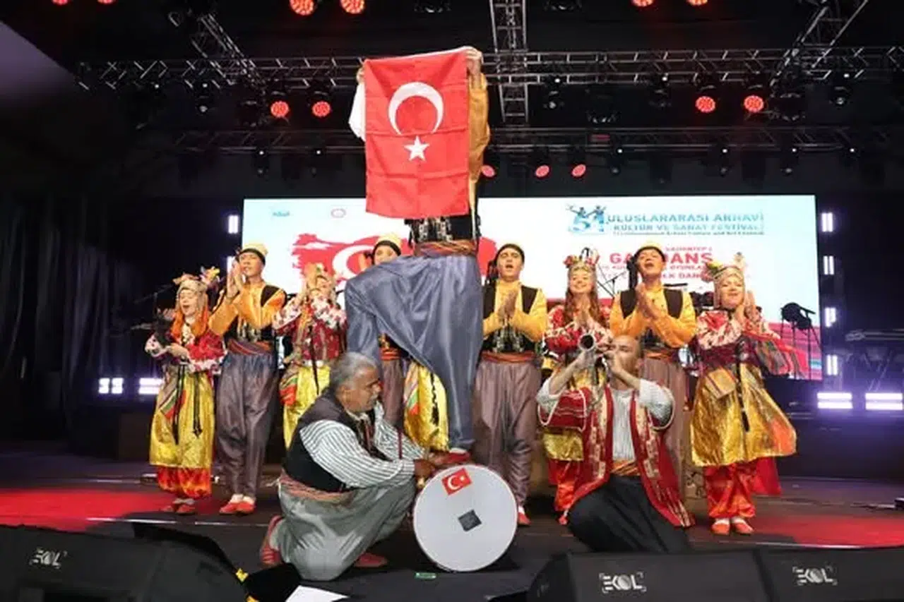 51. Uluslararası Arhavi Kültür ve Sanat Festivali’nin 3. Günü Sanat ve Eğlenceyle Dolu Geçti