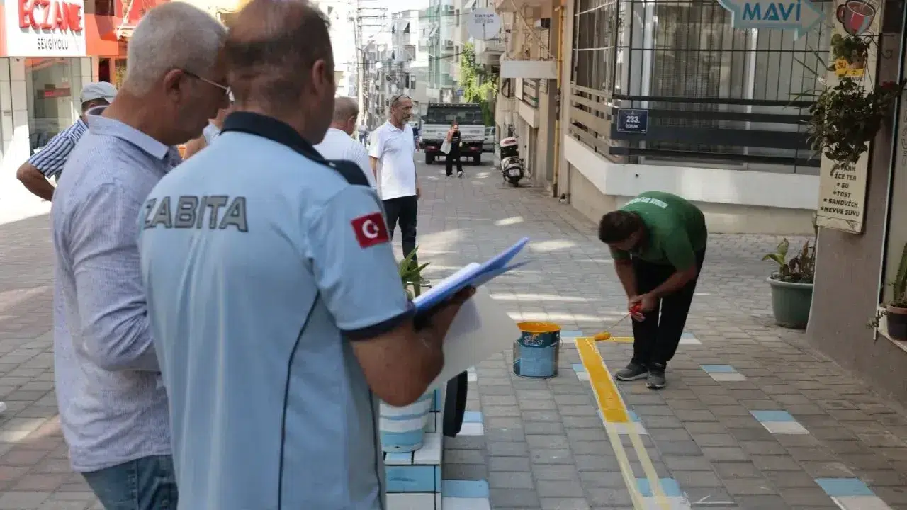 Konak’ta Sarı Çizgi dönemi: Kaldırımlar yayalara bırakılıyor