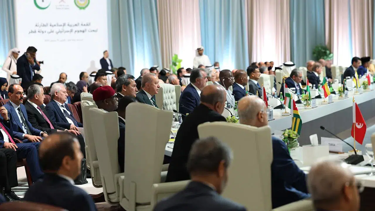 Doha'da İİT ve Arap Birliği Zirvesi: Gazze ve Bölgesel Gelişmeler Masada