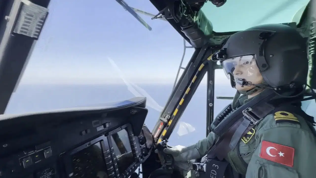 Kocaeli'de mürettebatı kurtaran kadın pilot Üsteğmen Bircan Erkan'a Bakan Yerlikaya'dan övgü dolu sözler