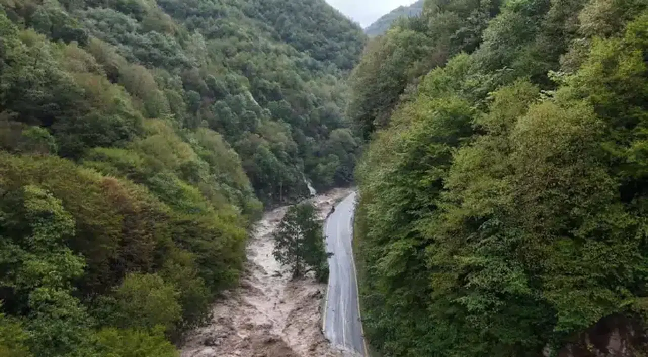 Rize ve Artvin’de selin izleri siliniyor