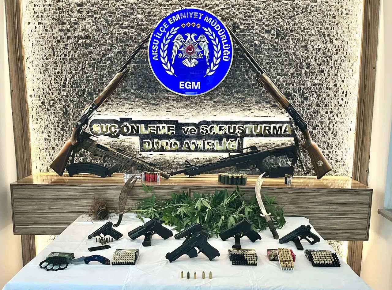 Aksu'da büyük uyuşturucu operasyonu: 210 personel, 9 gözaltı ve çok sayıda silah ele geçirildi