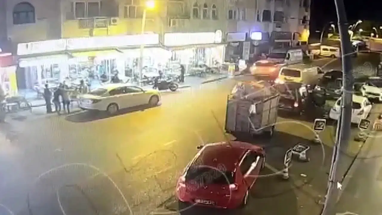 Antalya'da alkollü sürücü iki kişiye çarptı, bir kişi hayatını kaybetti