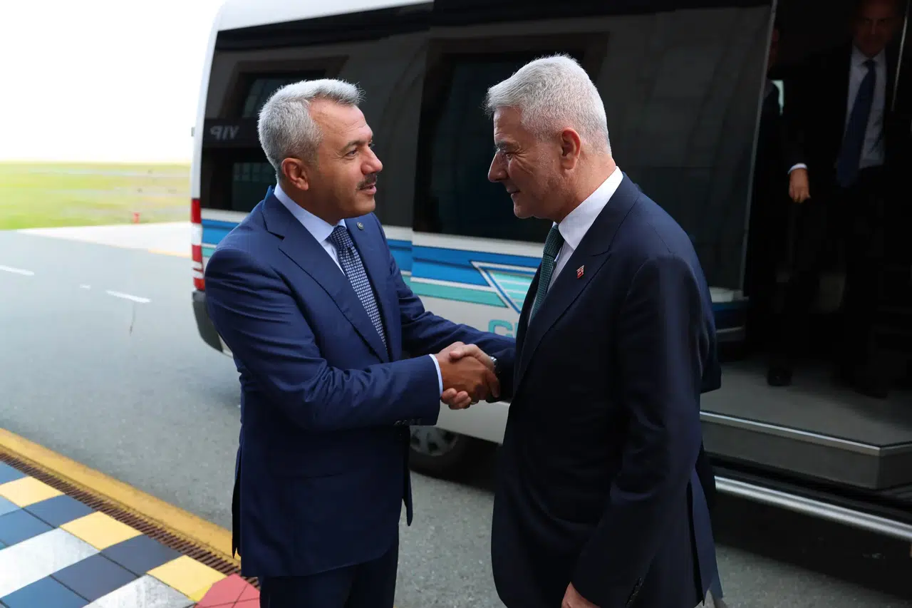 Rize'de Ticaret Bakanı Bolat, yerel üreticilerle işbirliklerini güçlendirecek toplantılara katıldı