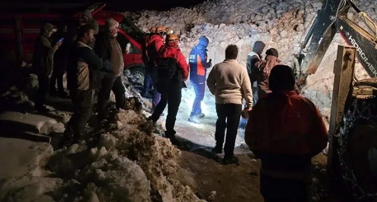 Çamlıhemşin Trovit Yaylası Yolunda Çığ