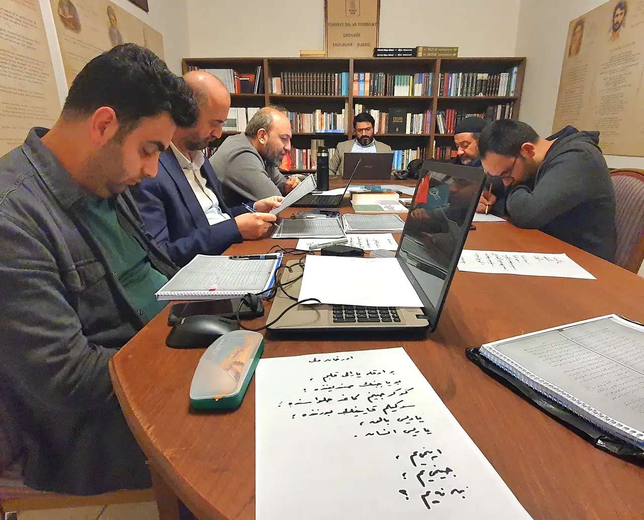 Erzurum'da Türk Elifba Temrinleri: Osman Nuri Tolar ile edebiyat dersleri yoğun ilgi gördü