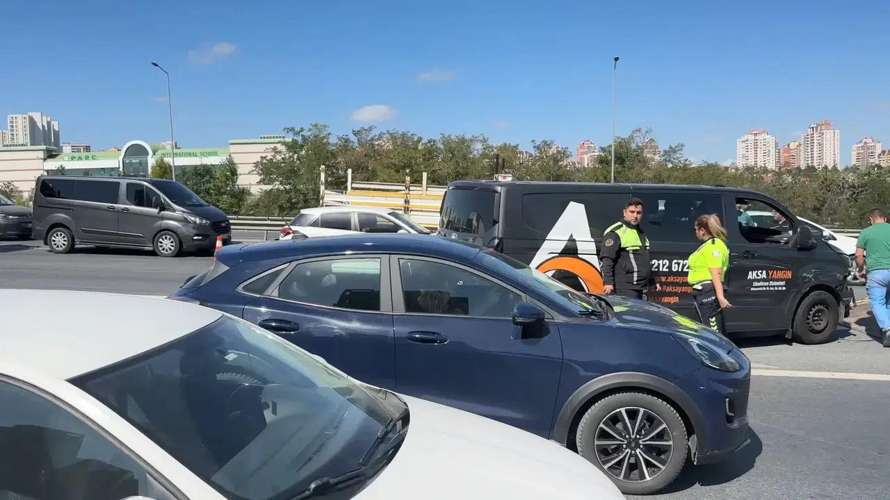 Avcılar'da zincirleme kaza: Tekerlekli sandalyedeki adam yaralandı