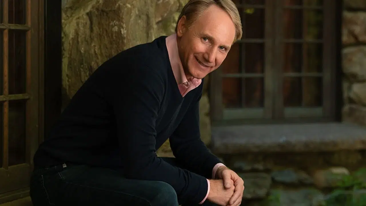 Dan Brown Kimdir? Da Vinci Şifresi ve Robert Langdon Serisinin Yazarı