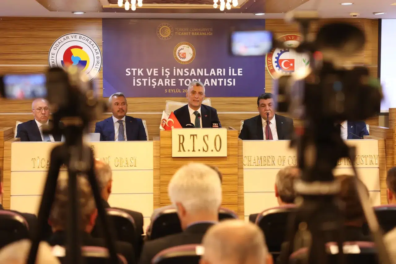 Ticaret Bakanı Bolat, Rize'de STK ve İş İnsanlarıyla Bir Araya Geldi