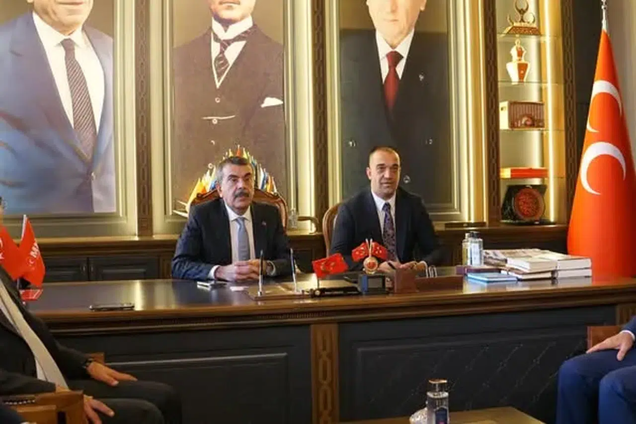 Bakan Tekin, Erzurum'da Cumhur İttifakı ve eğitim projelerini değerlendirerek yerel iş birliğini güçlendirdi