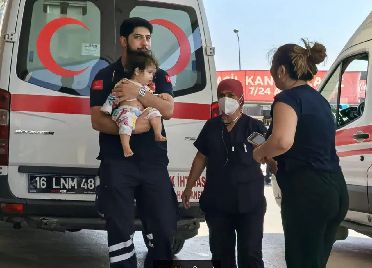 İnegöl'de 1 yaşındaki bebek, yere düşen Maraş otunu yutunca hastaneye kaldırıldı