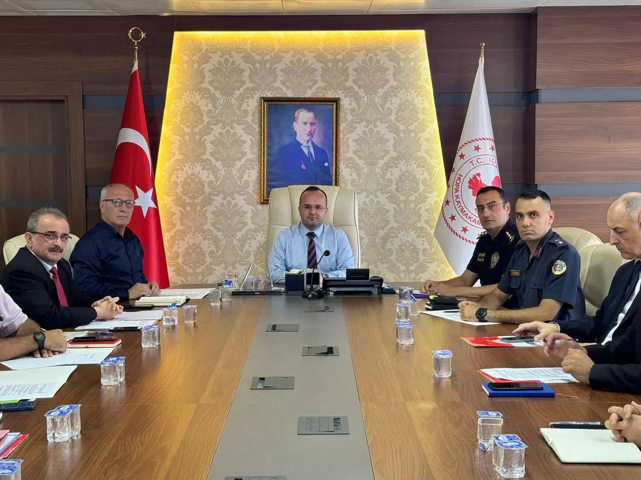 Hopa Kaymakamlığı, öğrencilerin güvenliği için kapsamlı toplantı düzenledi