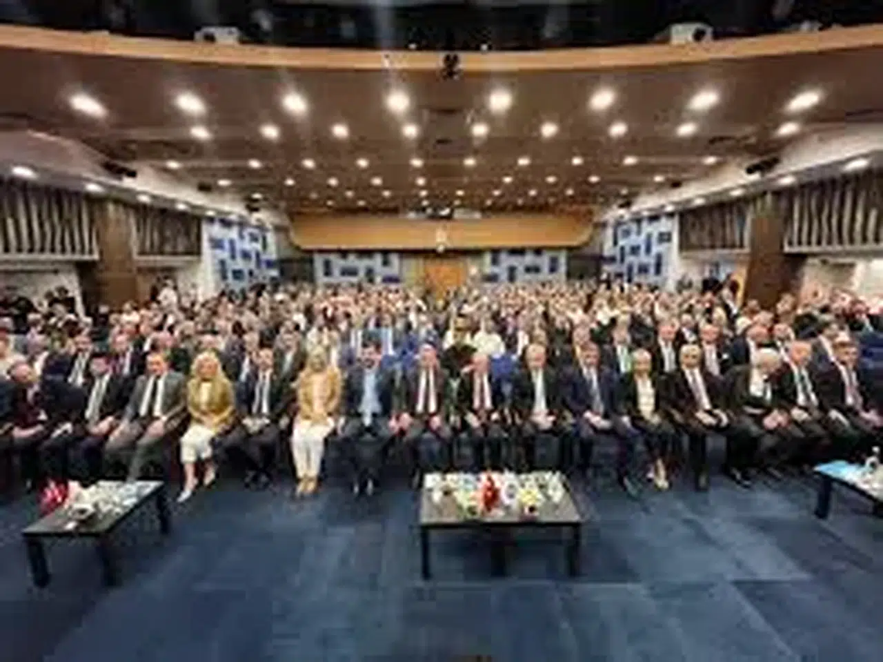 Bakan Şimşek, İzmir'de İş Dünyası Temsilcileriyle Bir Araya Geldi