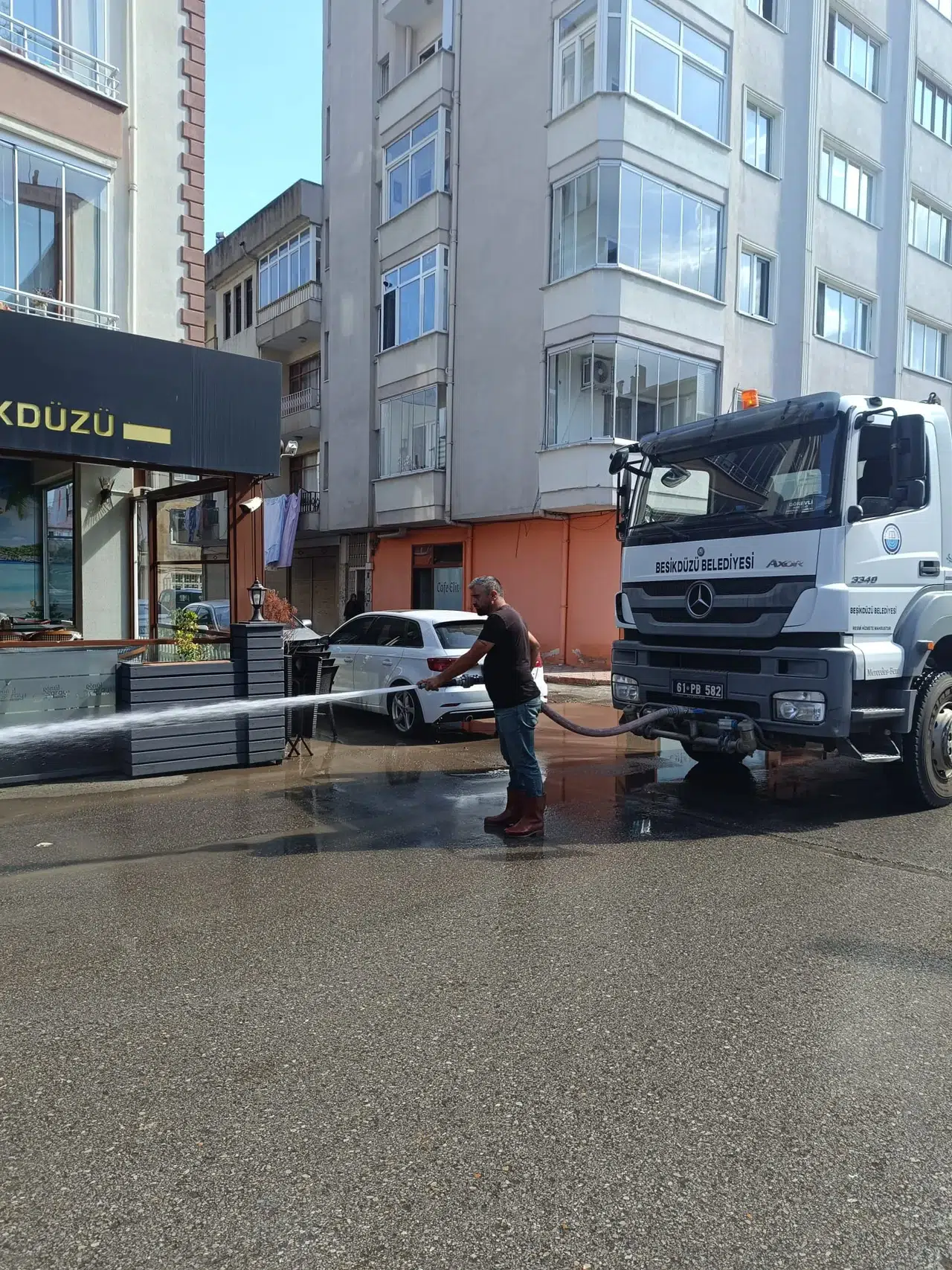 Beşikdüzü, temizlik ve altyapı projeleriyle sağlıklı bir yaşam alanı sunuyor