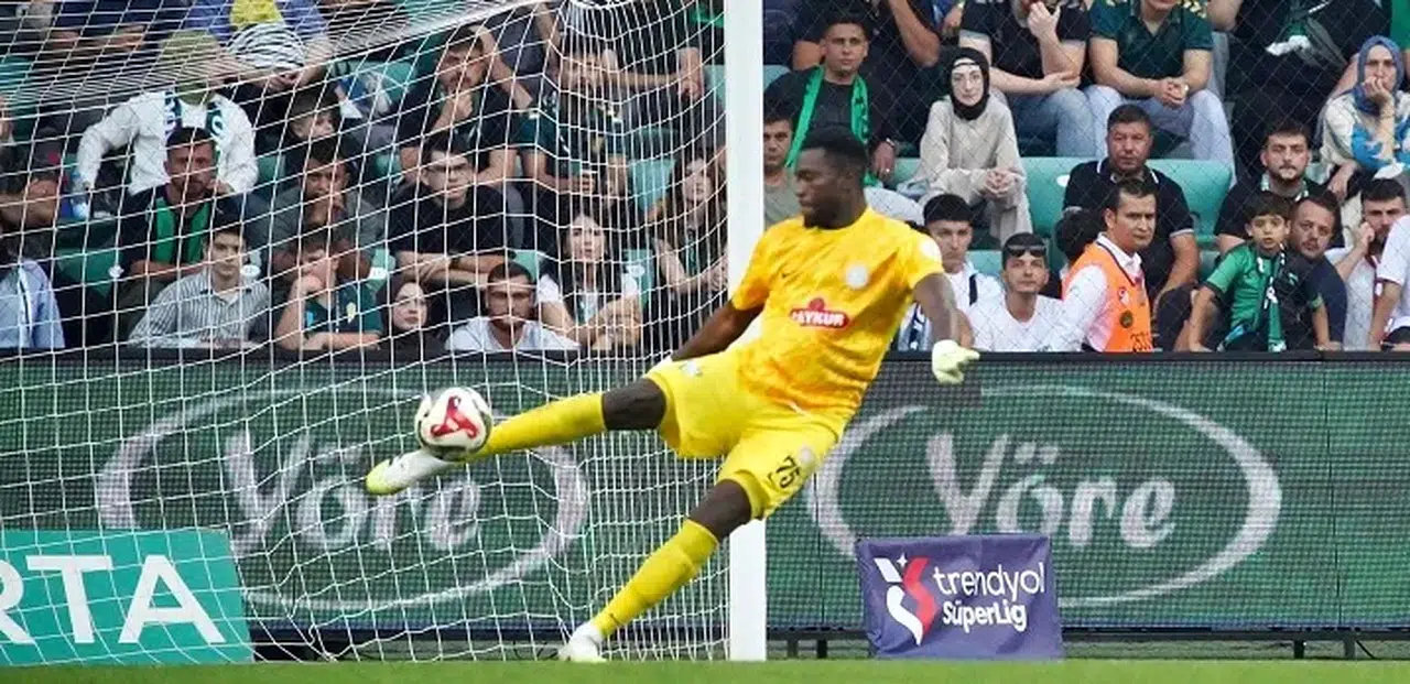 Çaykur Rizespor’un File Bekçisi Yahia Fofana Parlıyor: Taraftarların Gözdesi Oldu