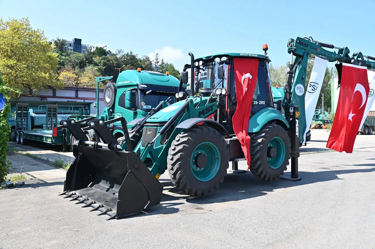 Trabzon'da DSİ, dere ıslahı için 2 yeni iş makinesi teslim aldı