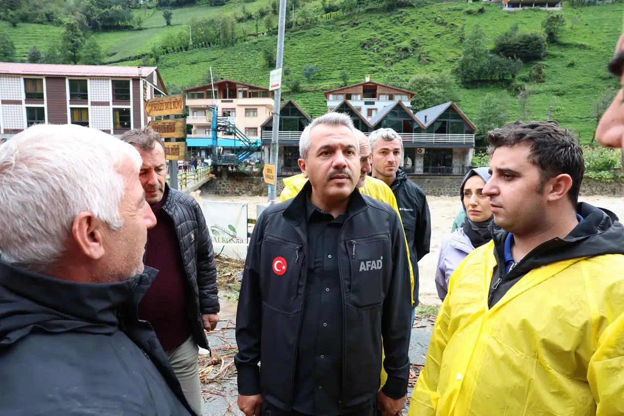 Rize'de yağış, sel ve heyelana neden oldu, vali incelemelerde bulundu
