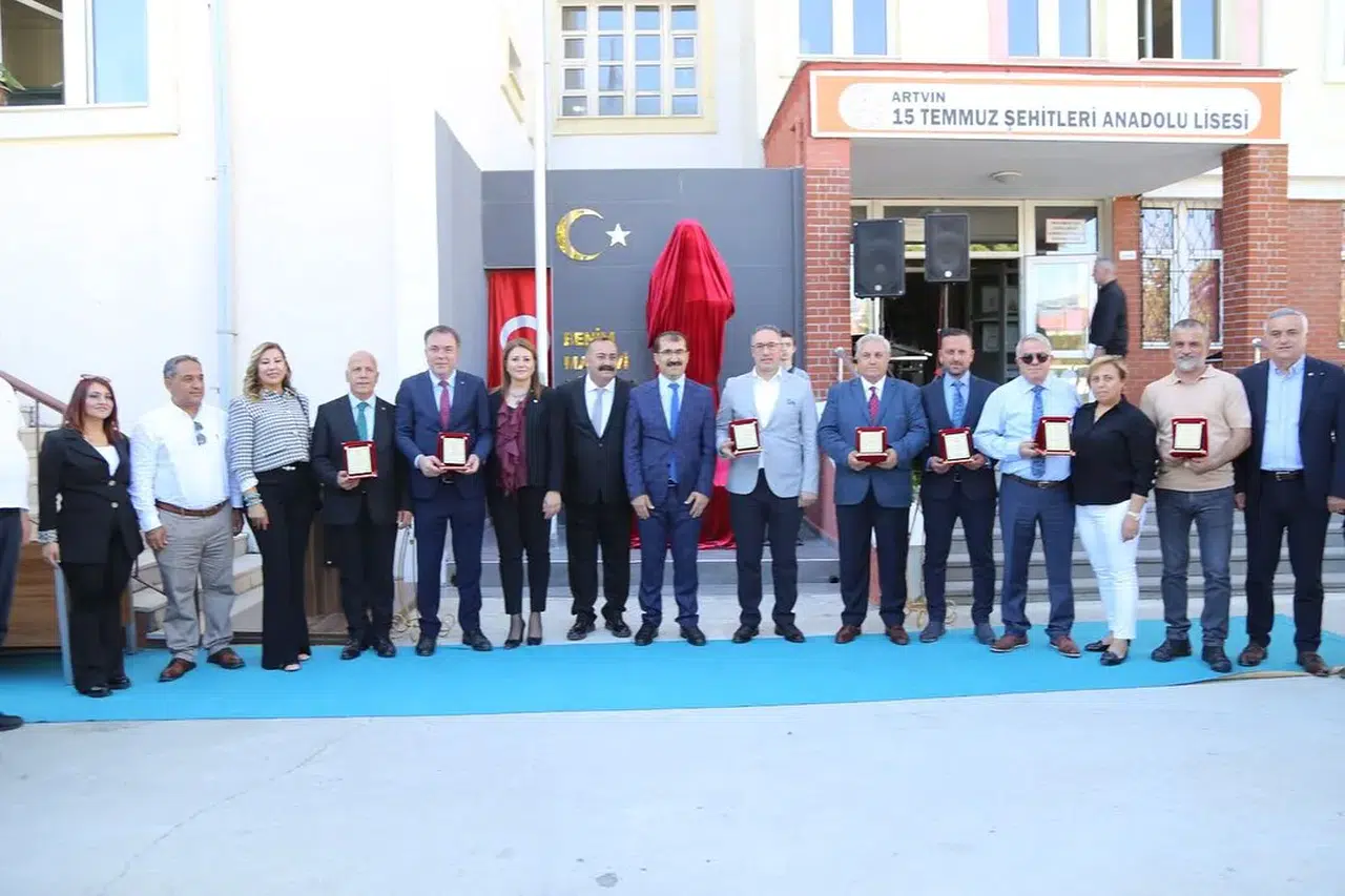 Artvin'de Atatürk Anıtı açılışı: Eğitim ve kültür alanında önemli bir adım atıldı