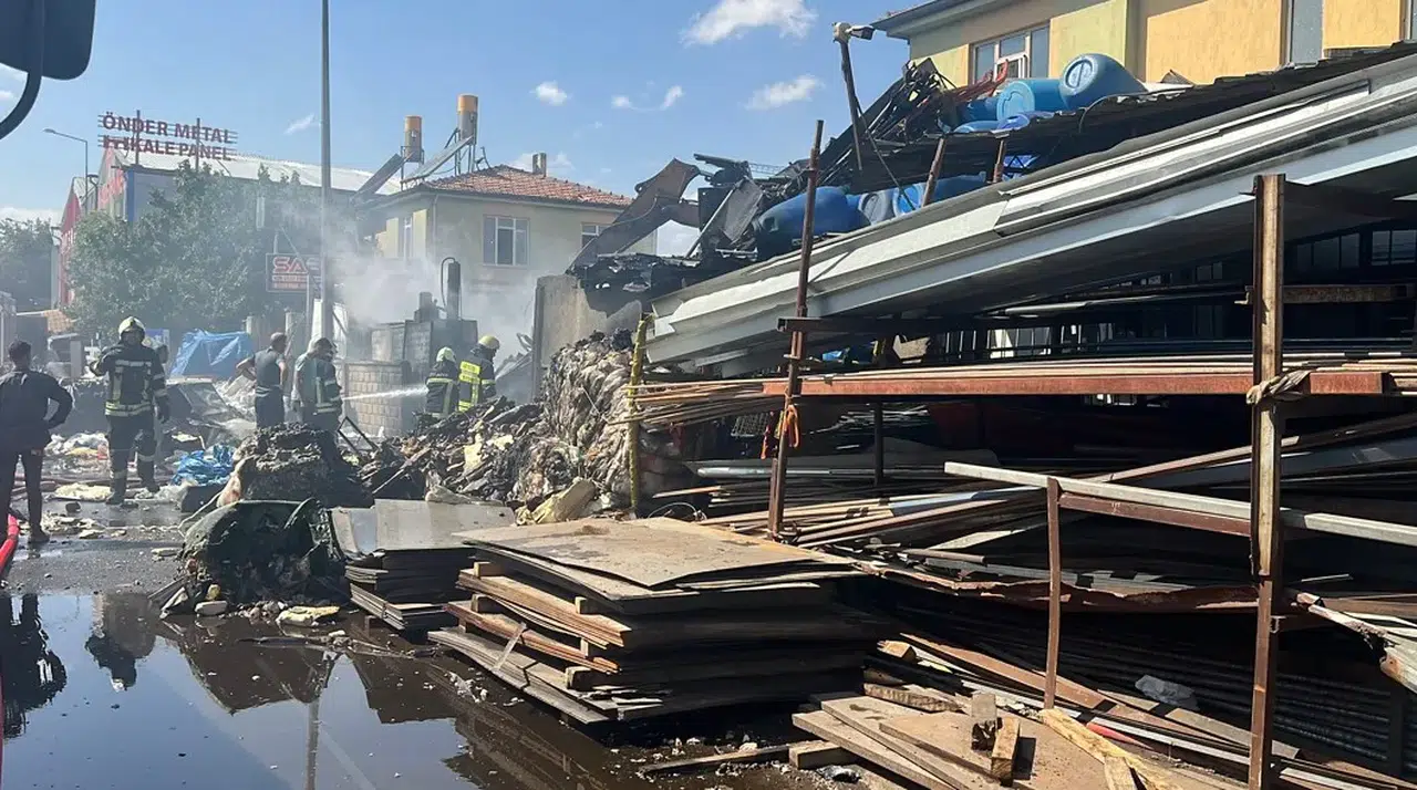 Kayseri'deki Hurdacıda Yangın Kontrol Altına Alındı!