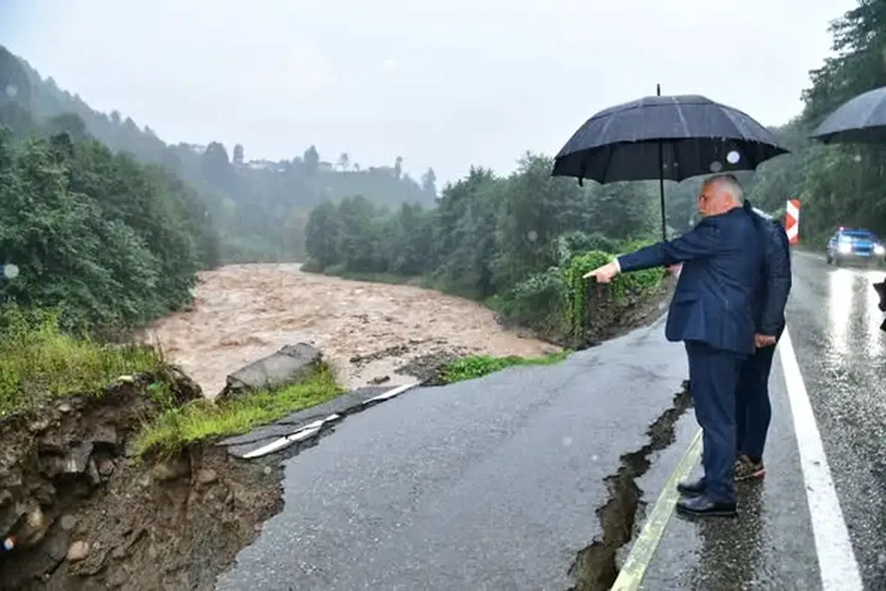 Trabzon Valisi Aziz Yıldırım, Hayrat’ta Sel Bölgesinde İncelemelerde Bulundu