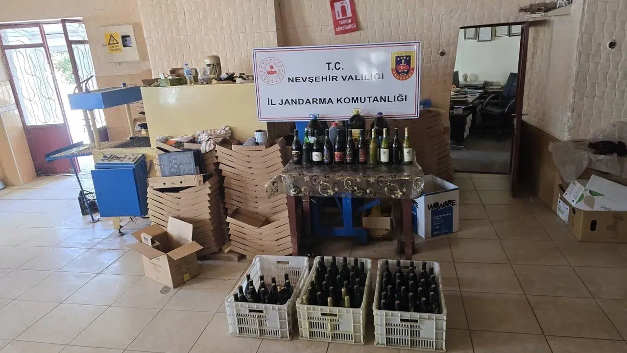 Ürgüp'te sahte alkol ticareti yapan bir kişi gözaltına alındı, 8 bin litre alkol ele geçirildi