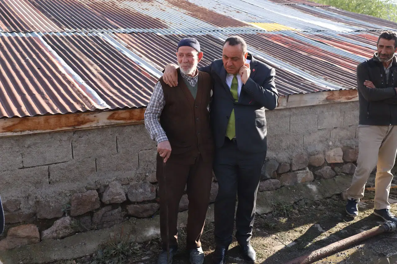 Erzurum'da yangın sonrası Milletvekili Öz, mağdur vatandaşları ziyaret etti ve destek sözü verdi