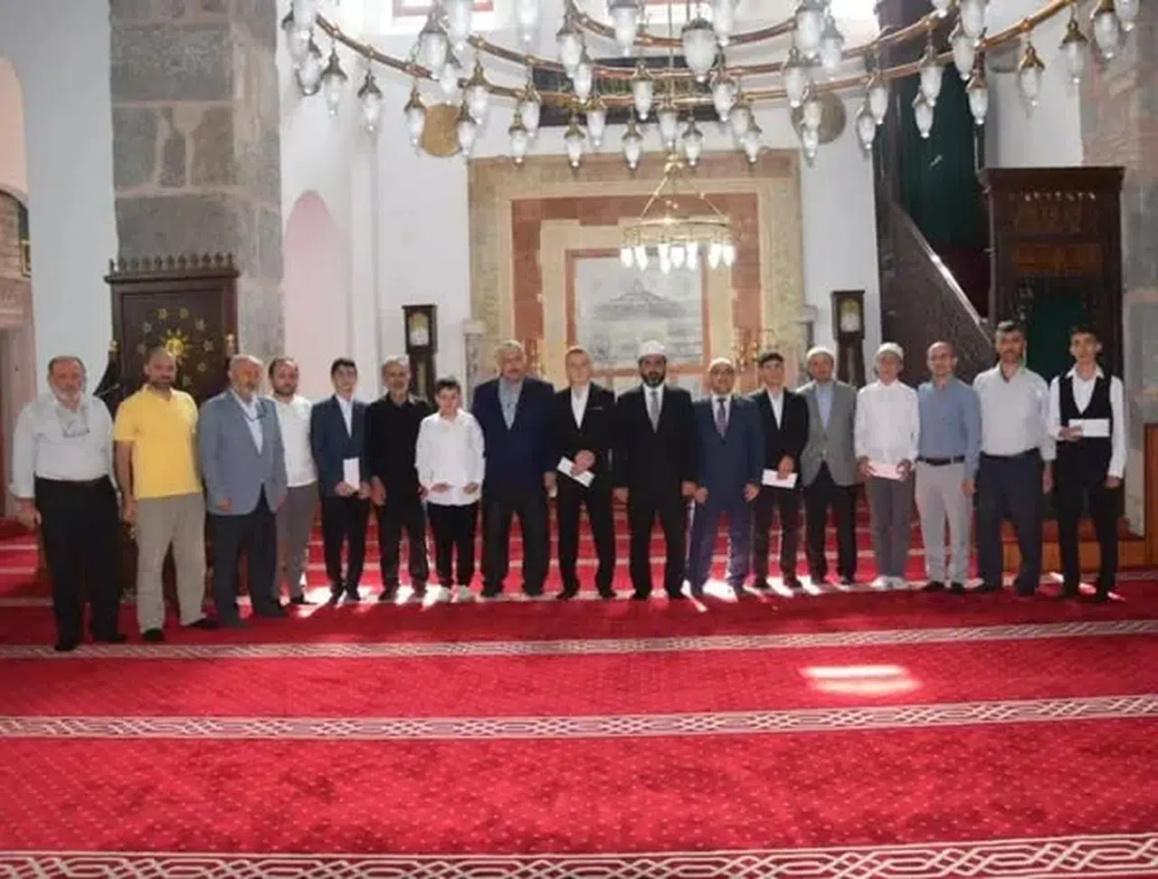 Arsin'de Hafızlık Yarışması'nda Gençler Yeteneklerini Sergiledi