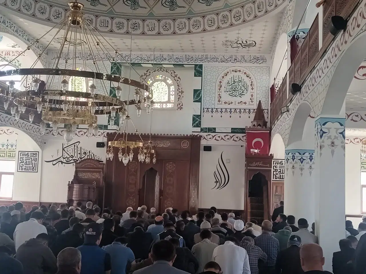 Oltu'da Müftü Çelebi'den Cami Cemaatine Manevi Destek ve Bilgilendirme