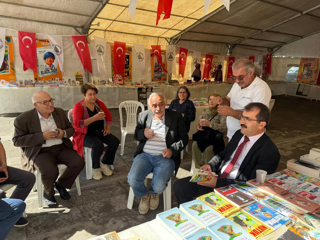 Artvin Kitap Günleri, okuma kültürünü yaygınlaştırmak ve gençleri buluşturmak için kapılarını açtı