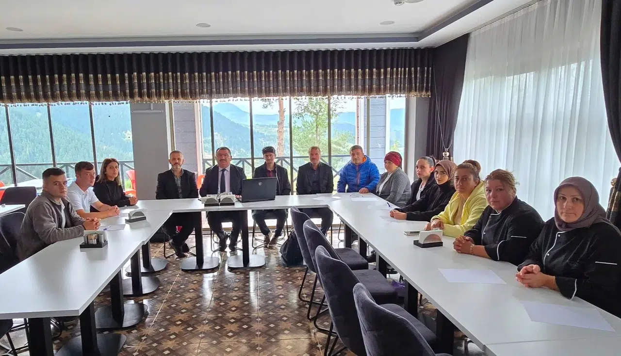 Şavşat'ta personel eğitimi ile sosyal tesislerde hizmet kalitesi artıyor