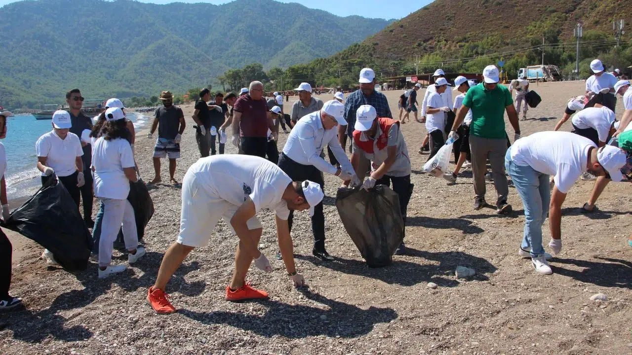 Kumluca'da Çevre Temizliği: Adrasan Sahili İçin El Ele Verildi