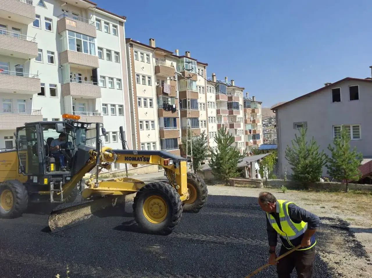 Bayburt Belediyesi, şehirde temizlik ve altyapı çalışmalarına hız kesmeden devam ediyor
