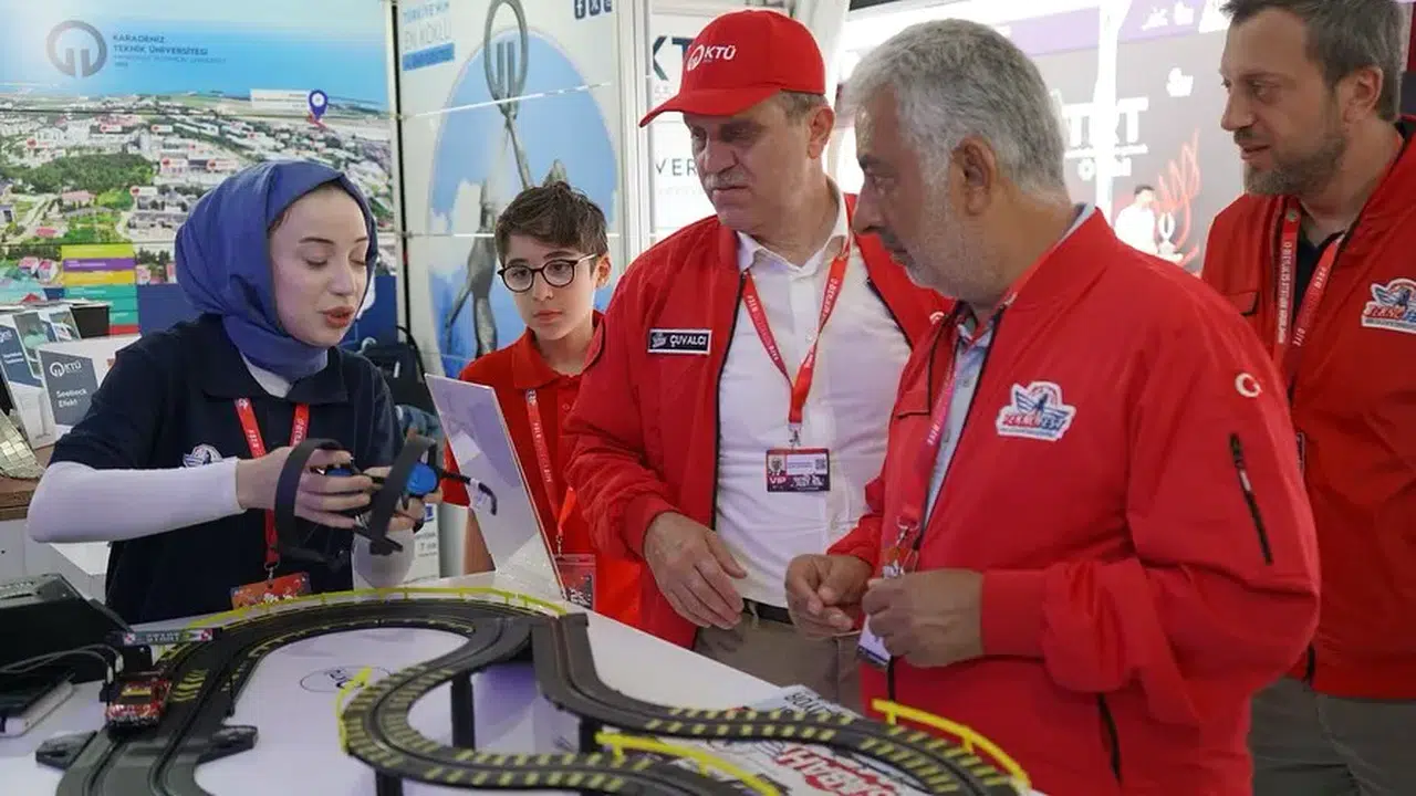 KTÜ, TEKNOFEST 2025'te genç mühendislerin inovatif projelerini sergiliyor