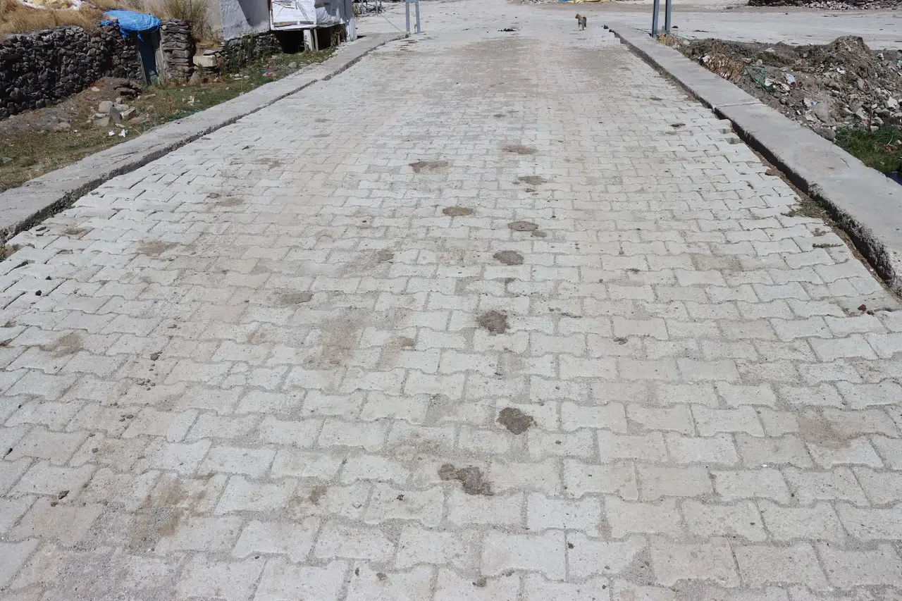 Çat'ta Yeni Kilit Taşı Döşeme Projesi Tamamlandı: Mahalleler Daha Güvenli ve Konforlu Olacak